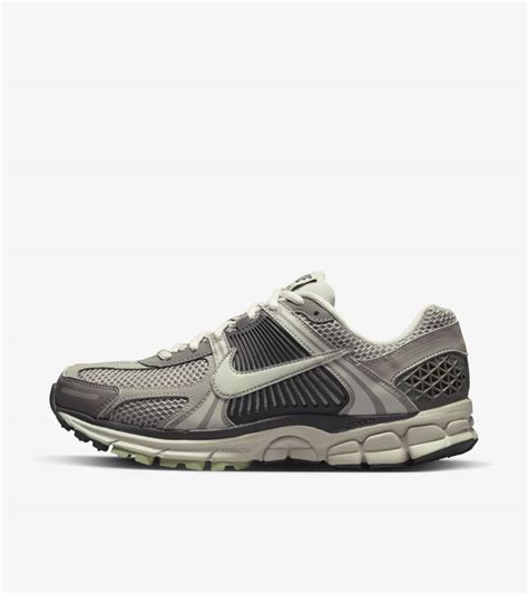 Nike Zoom Vomero 5 women's